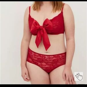 Torrid Satin and Lace Bra and Panty set- size 22/24